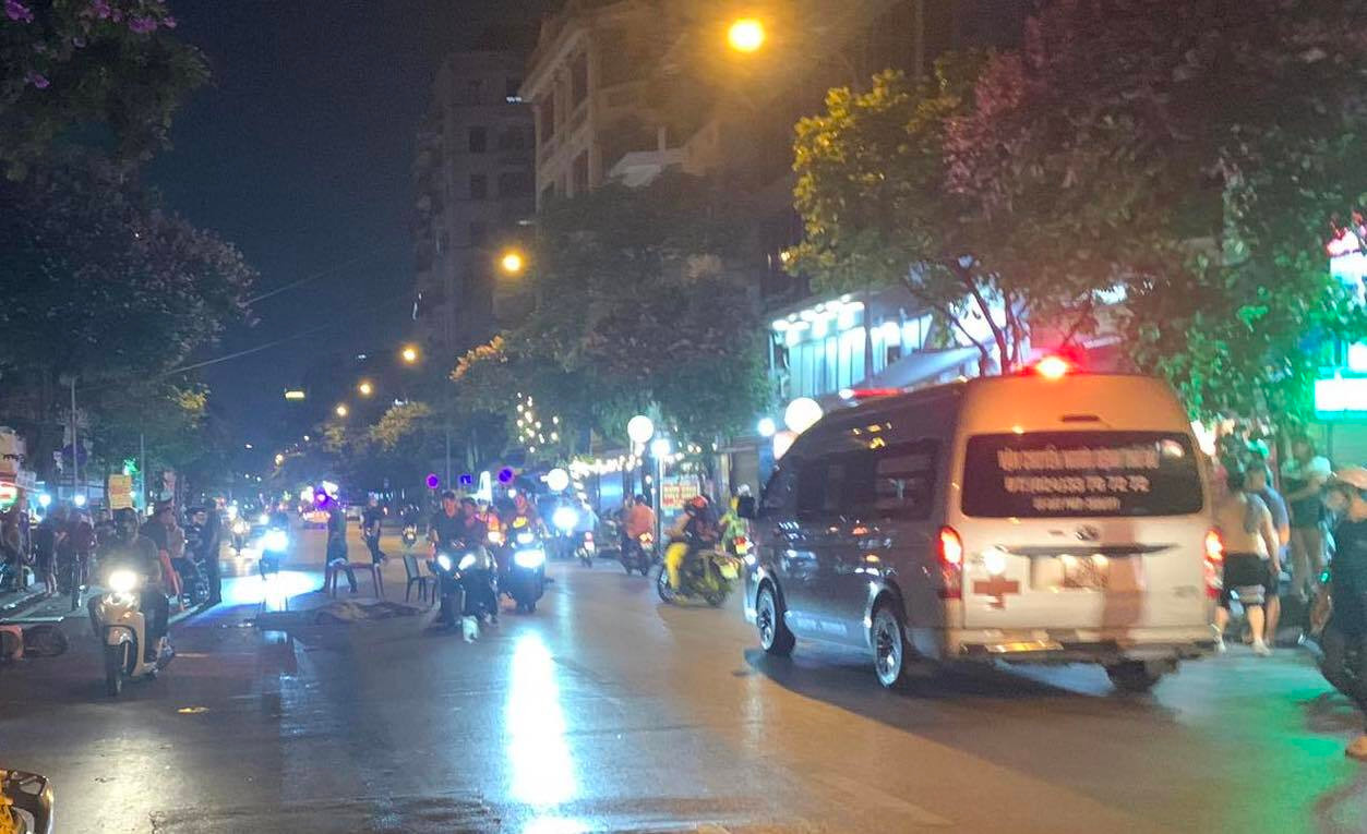 Người dân chặn bắt tài xế xe tải tông cô gái trẻ tử vong rồi bỏ chạy