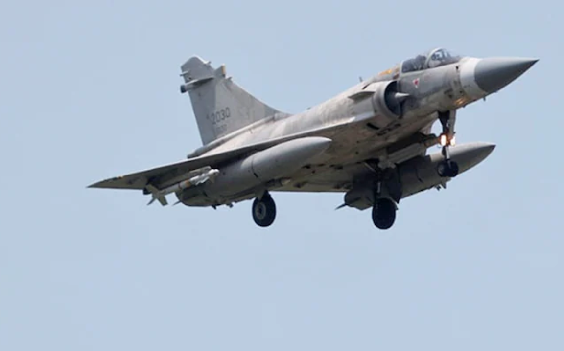 45 máy bay quân sự Trung Quốc áp sát đảo Đài Loan