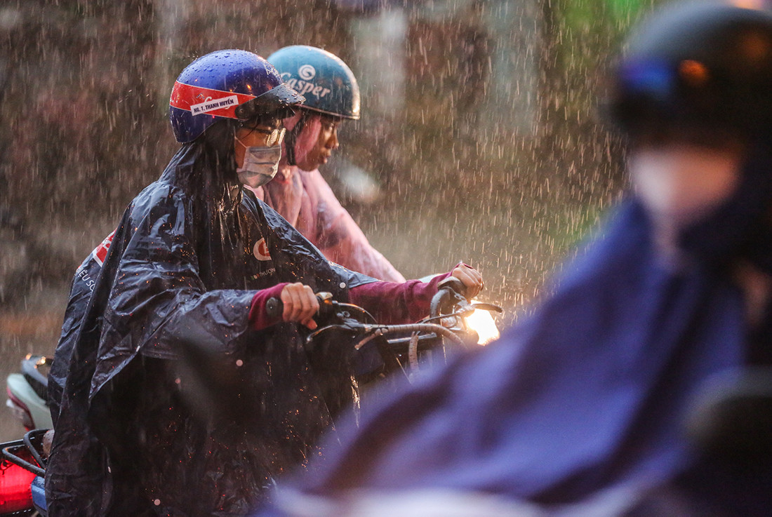 Dự báo thời tiết ngày mai 16/5: Bắc Bộ và Thanh Hoá mưa lớn, đề phòng sạt lở đất