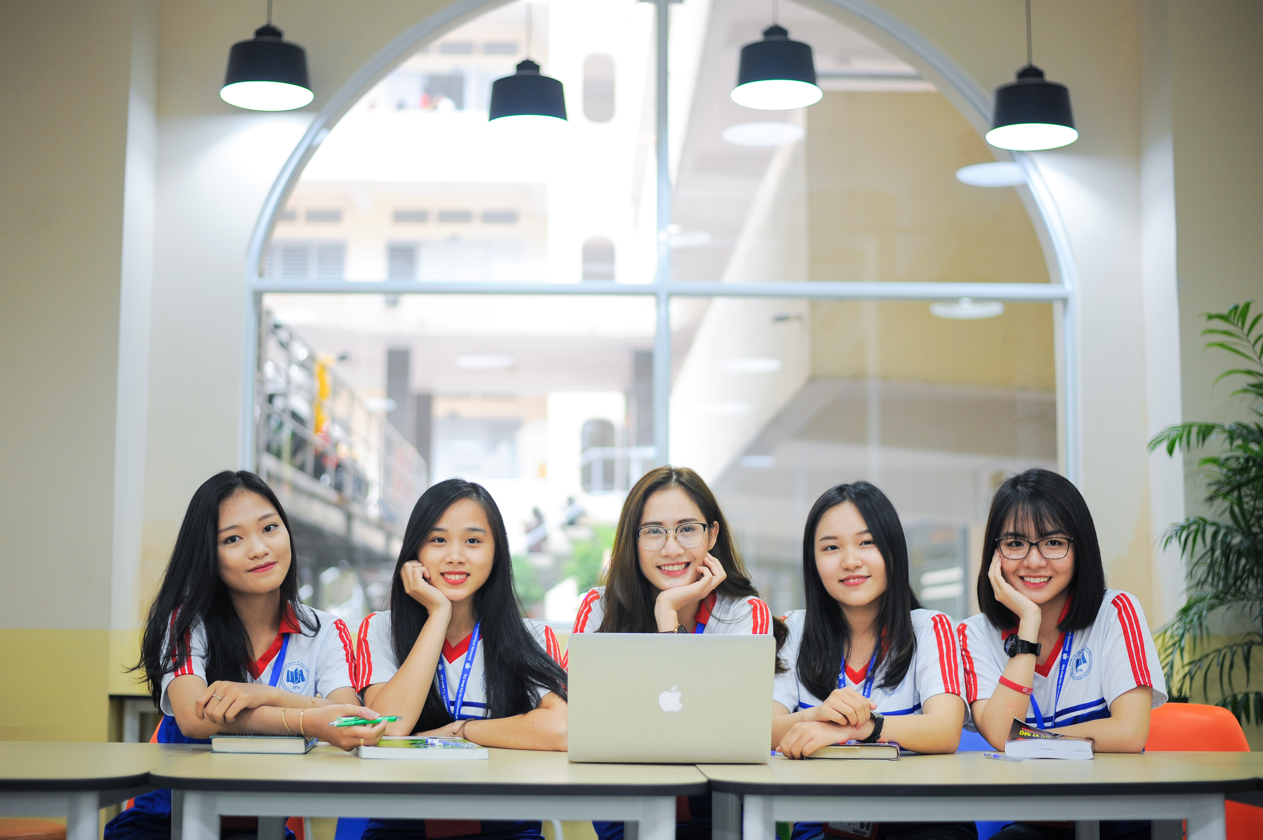 Điểm chuẩn Đại học Kinh tế TP.HCM 2025, ngành nào cao nhất?