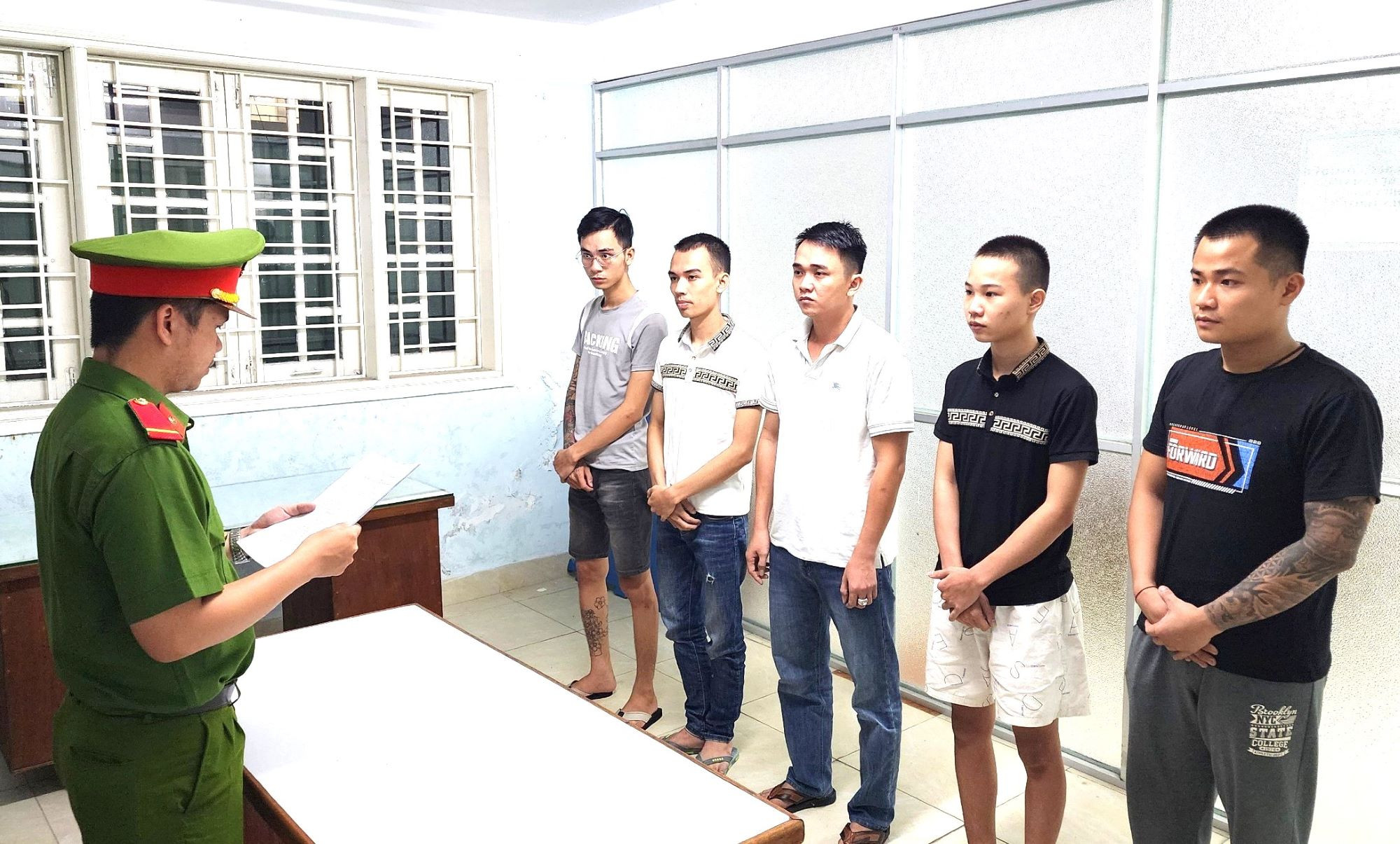 Lập trang web đánh bạc, chiếm đoạt tiền của hàng trăm người