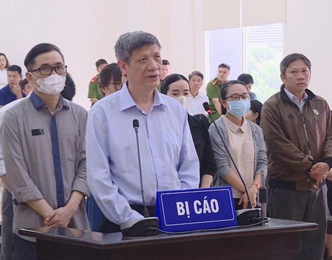 Nộp thêm 1 tỷ đồng, cựu Bộ trưởng Y tế Nguyễn Thanh Long được giảm 1 năm tù