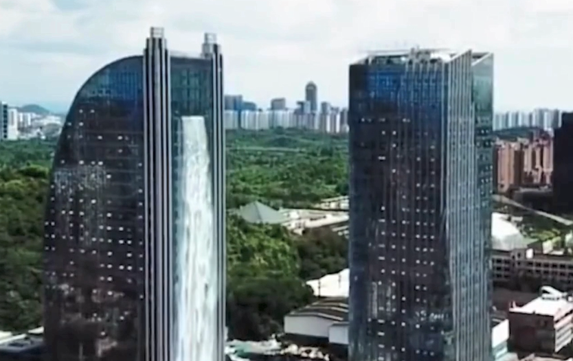 Thác nước nhân tạo kỳ vỹ giữa trung tâm thành phố ở Trung Quốc