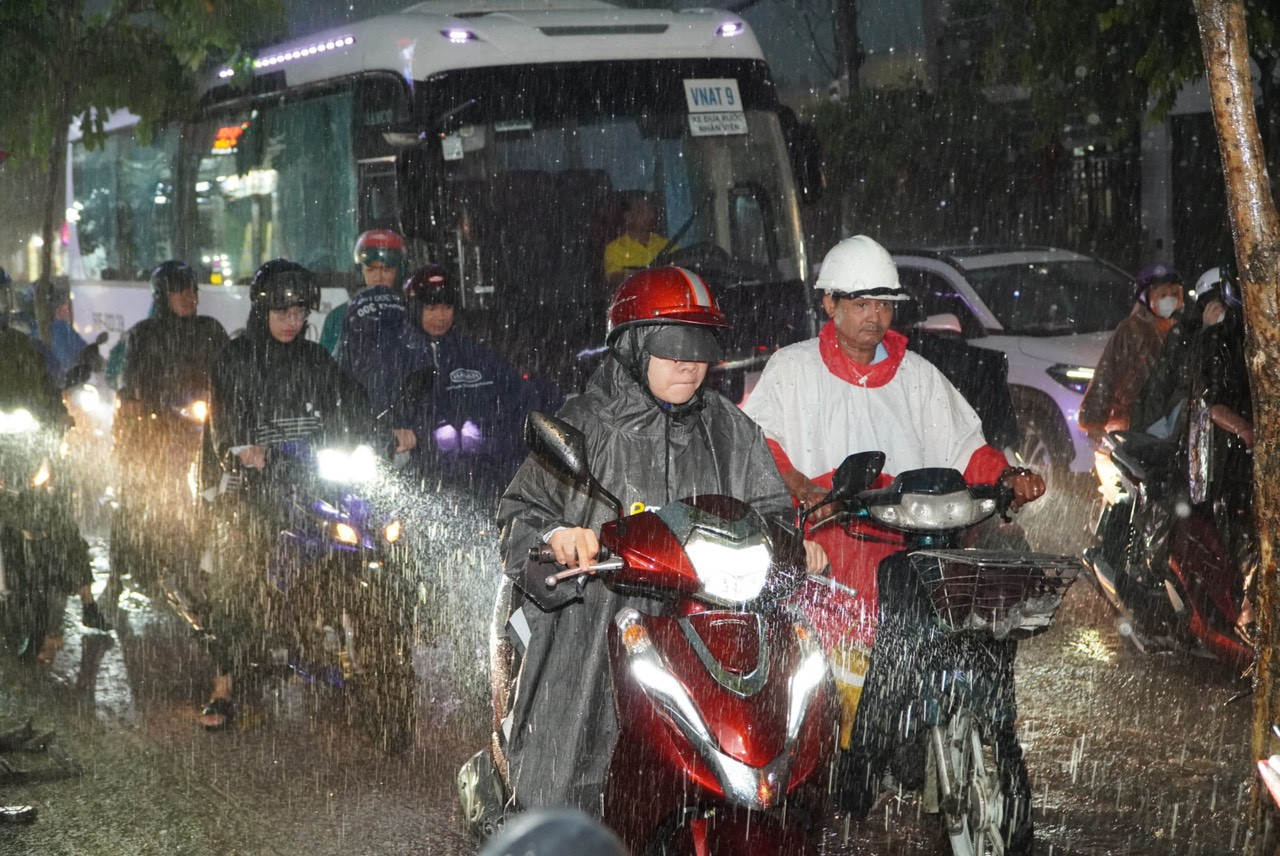 Dự báo mưa trên các quận huyện ở TP.HCM chiều 17/5