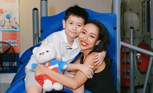 Thảo Trang khóc, hé lộ cuộc sống khó khăn khi làm mẹ đơn thân