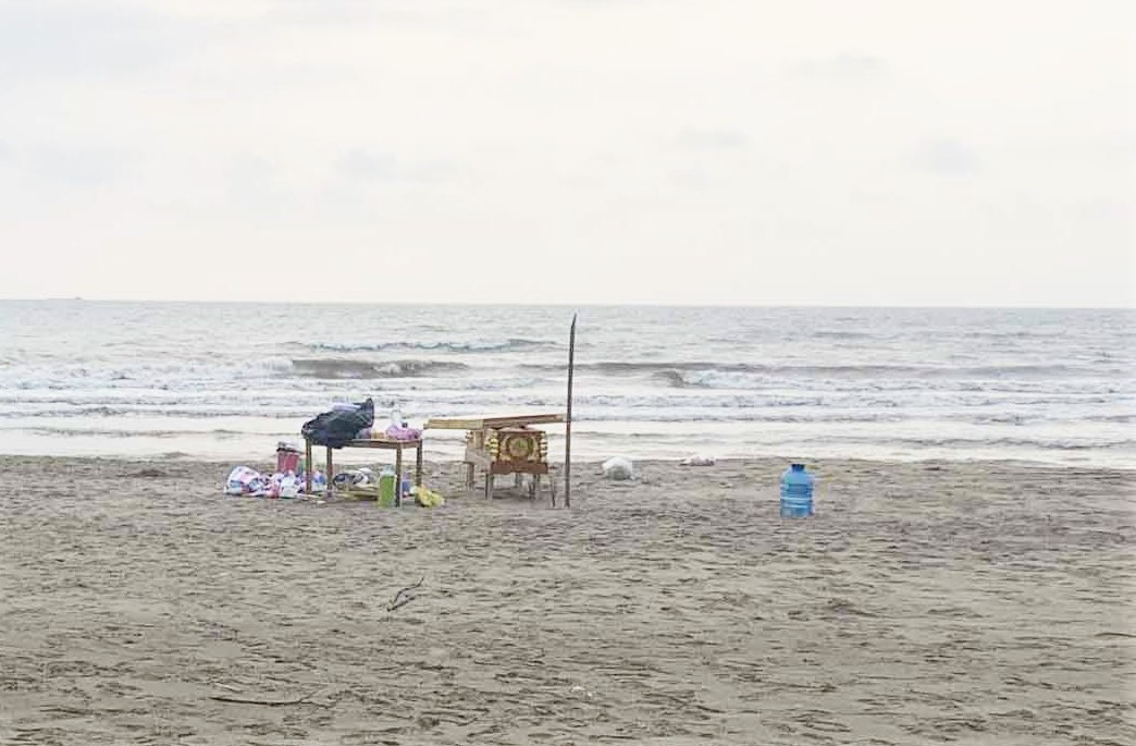 Hai học sinh bị sóng cuốn mất tích ở Hà Tĩnh: Tìm thấy thi thể 1 người