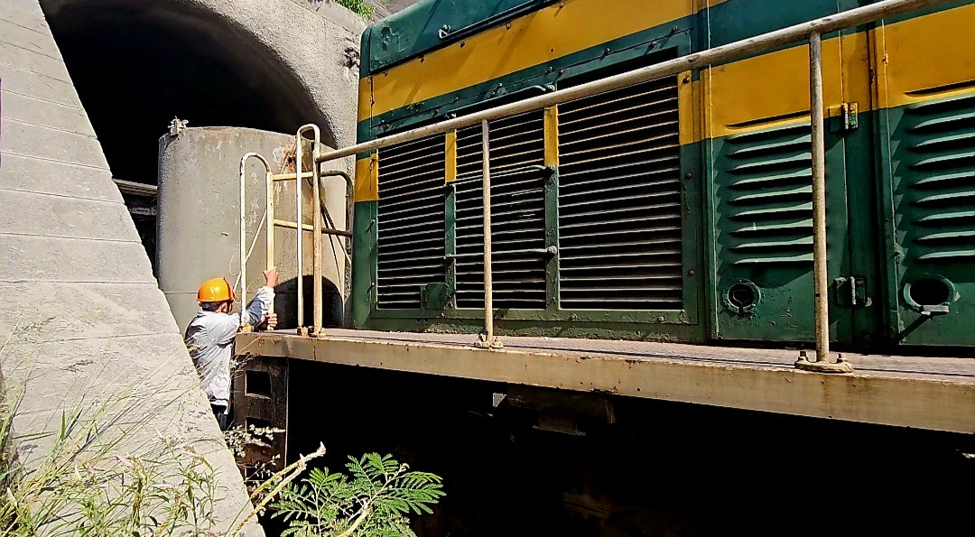 Sạt lở hầm đường sắt tại Phú Yên: Công tác khắc phục gặp khó, chưa thể thông tàu