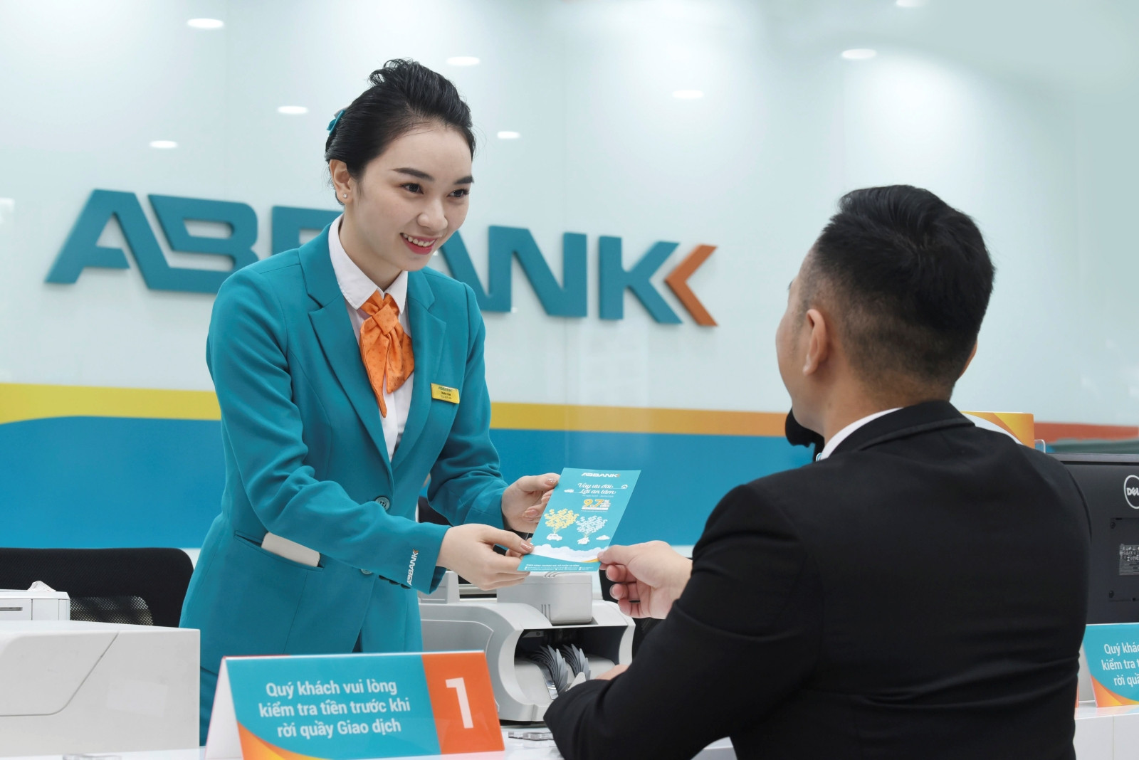 Cổ đông ngoại bán ròng 84 triệu cổ phiếu, thoái sạch vốn khỏi ABBANK