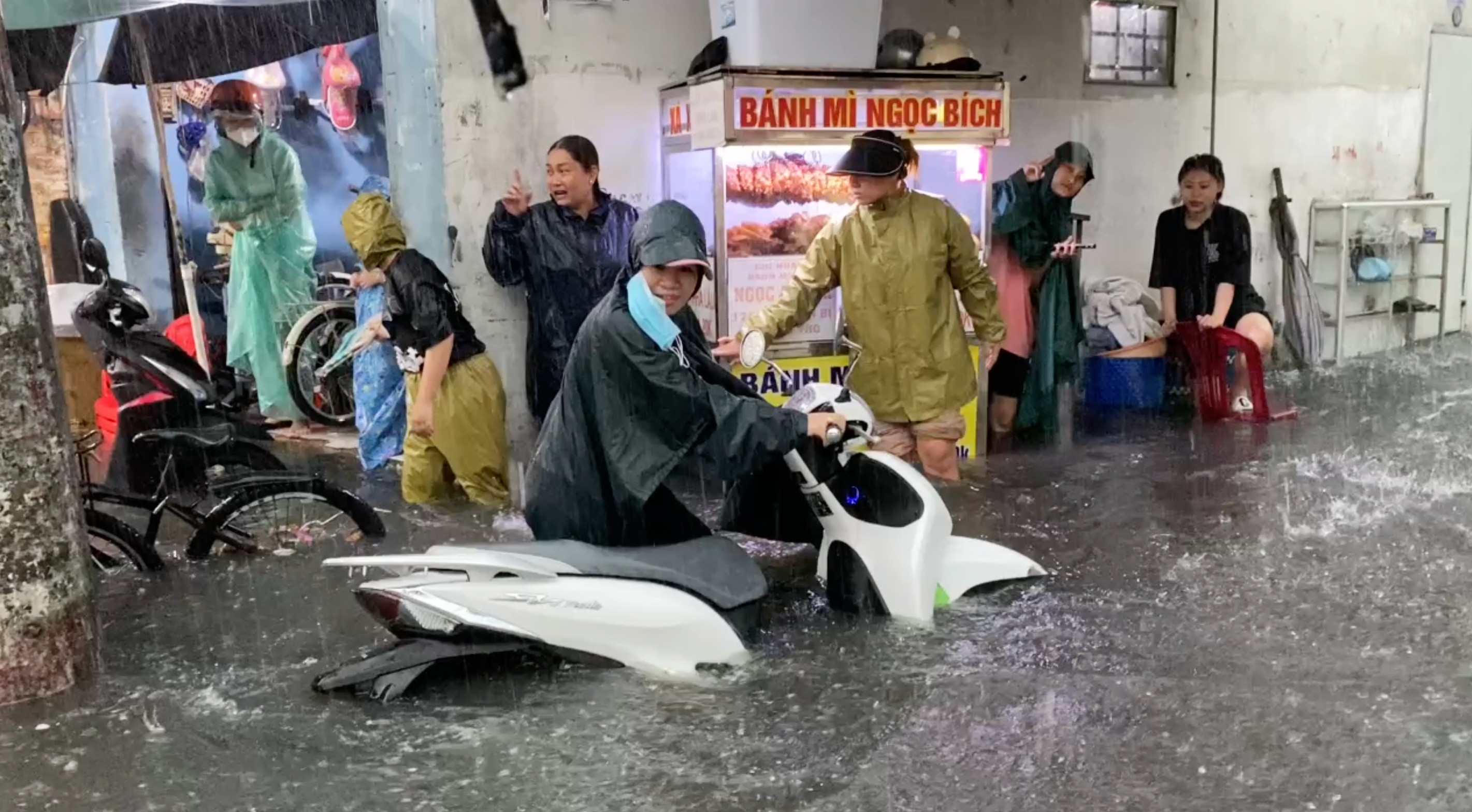 Dự báo thời tiết TP.HCM hôm nay 23/5: Tiếp tục có mưa rào và dông vào buổi chiều