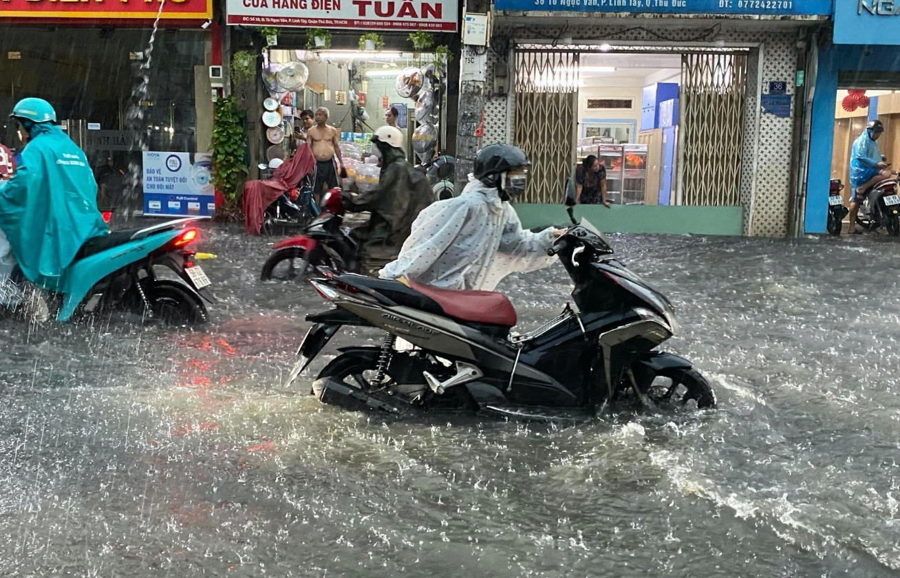 Dự báo thời tiết TP.HCM hôm nay 22/5: Mưa giảm, nền nhiệt cao nhất 35 độ C