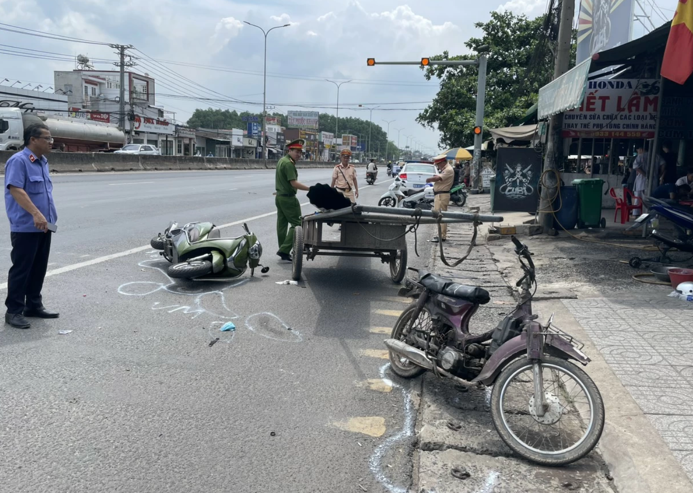 Tạm giữ tài xế xe tự chế chở tôn gây tai nạn chết người ở Đồng Nai