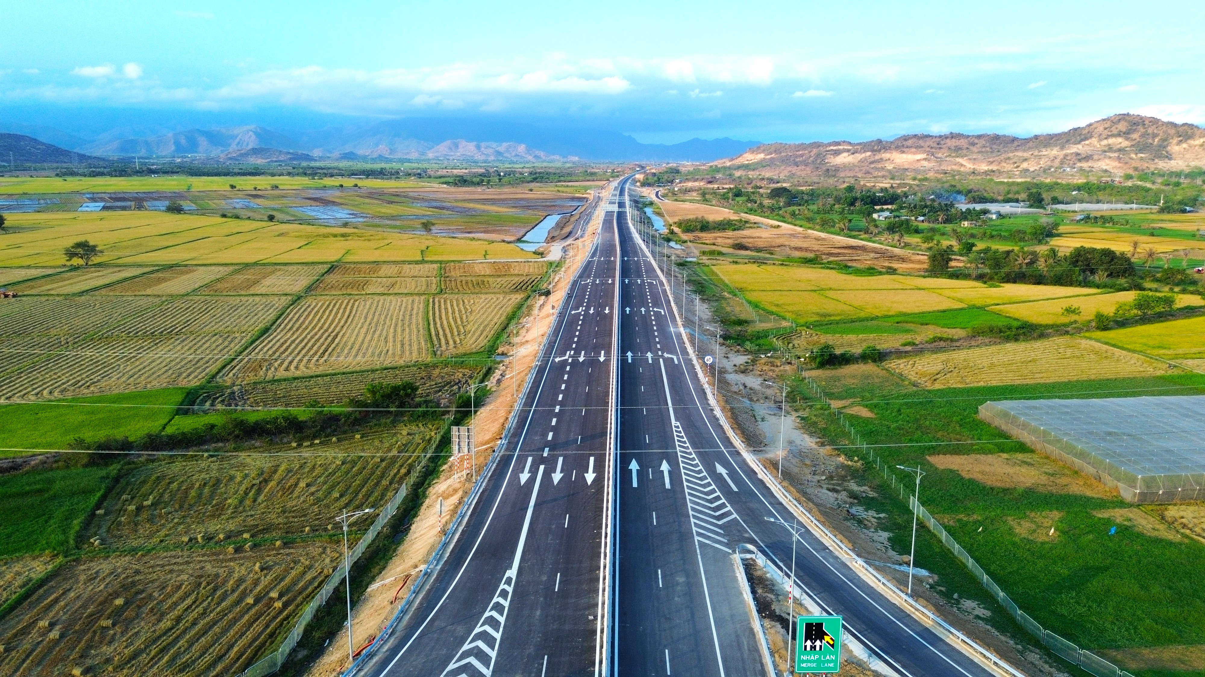 Thu phí cao tốc Cam Lâm - Vĩnh Hảo từ 28/5, mức cao nhất gần 500.000 đồng