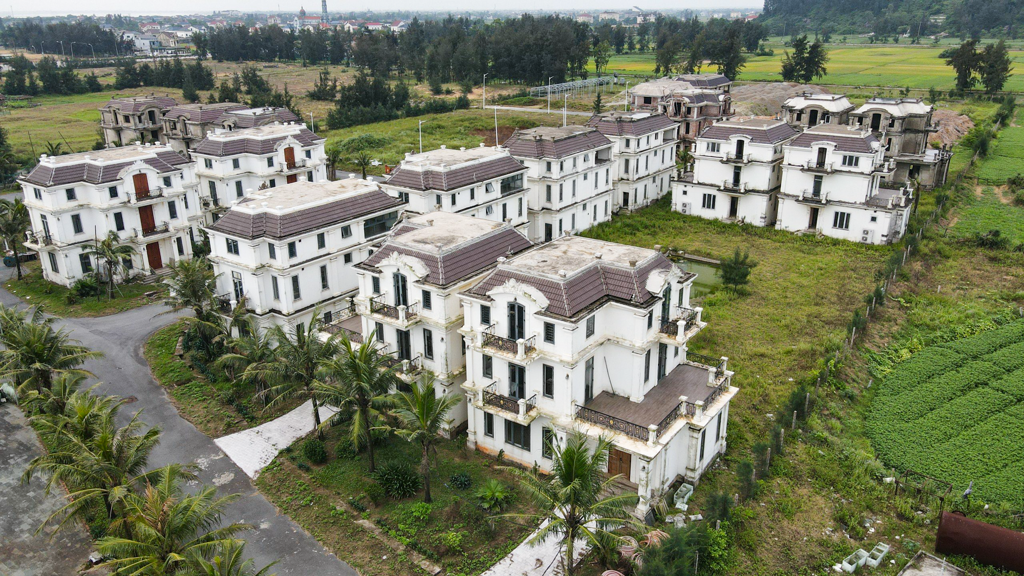 Khu biệt thự 370 tỷ đồng nằm hoang lạnh bên bờ biển Hà Tĩnh 