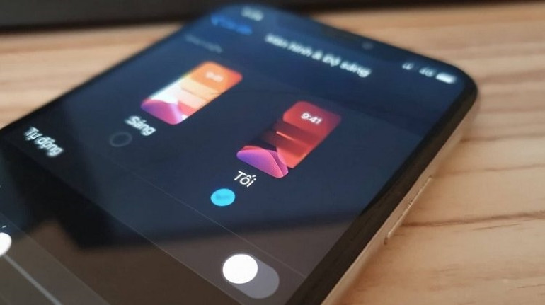 Cách bật chế độ tối iPhone đơn giản, nhanh chóng