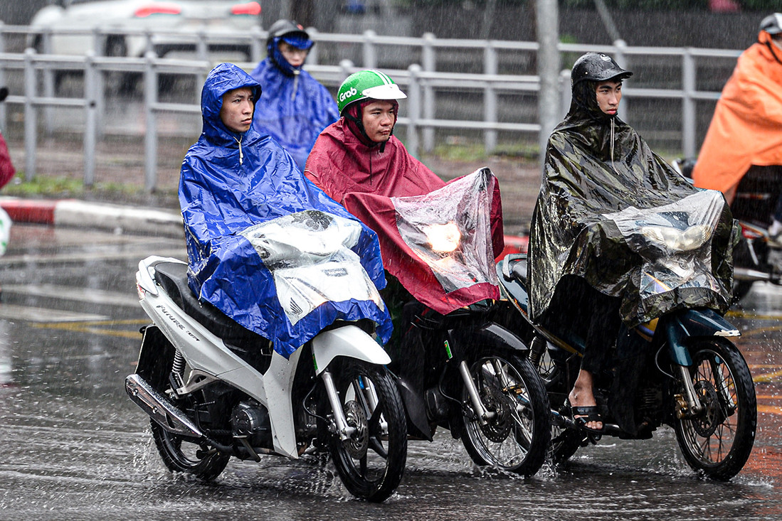 Dự báo thời tiết ngày 24/5: Bắc Bộ mưa dông liên tiếp, Nam Bộ có nơi nắng nóng