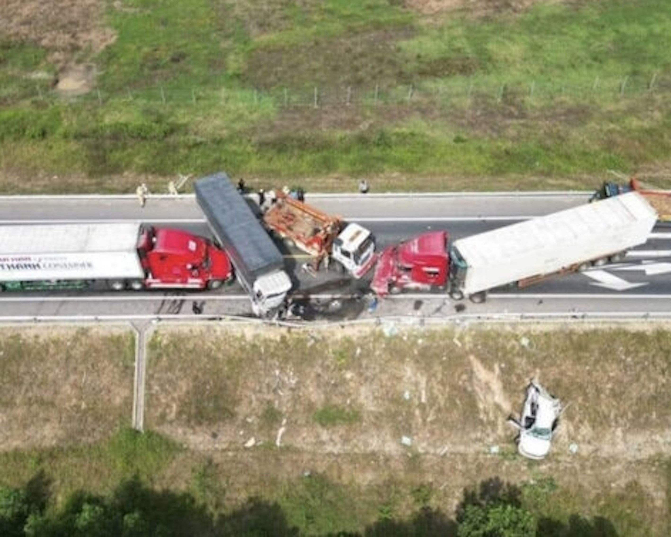 Cách vượt xe trên cao tốc theo quy định