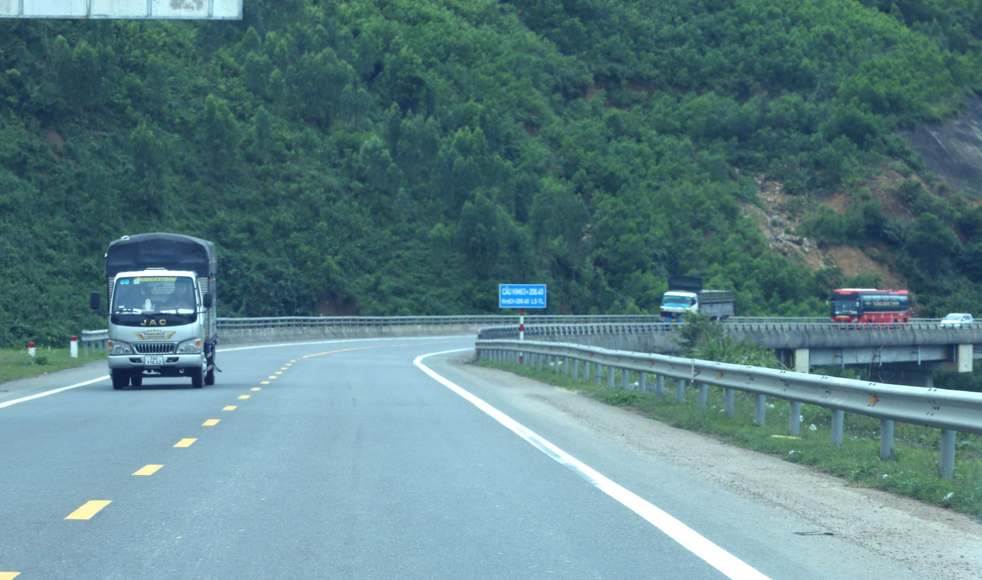 Chạy xe quá tốc độ 20km/h bị xử phạt bao nhiêu tiền?