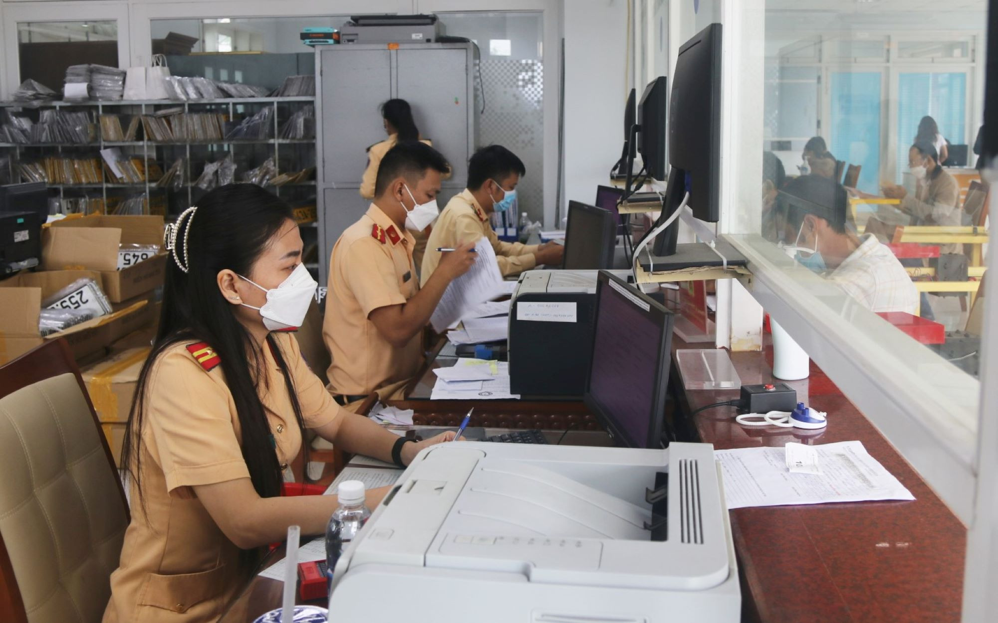 Mua xe mới thì bao lâu có biển số?