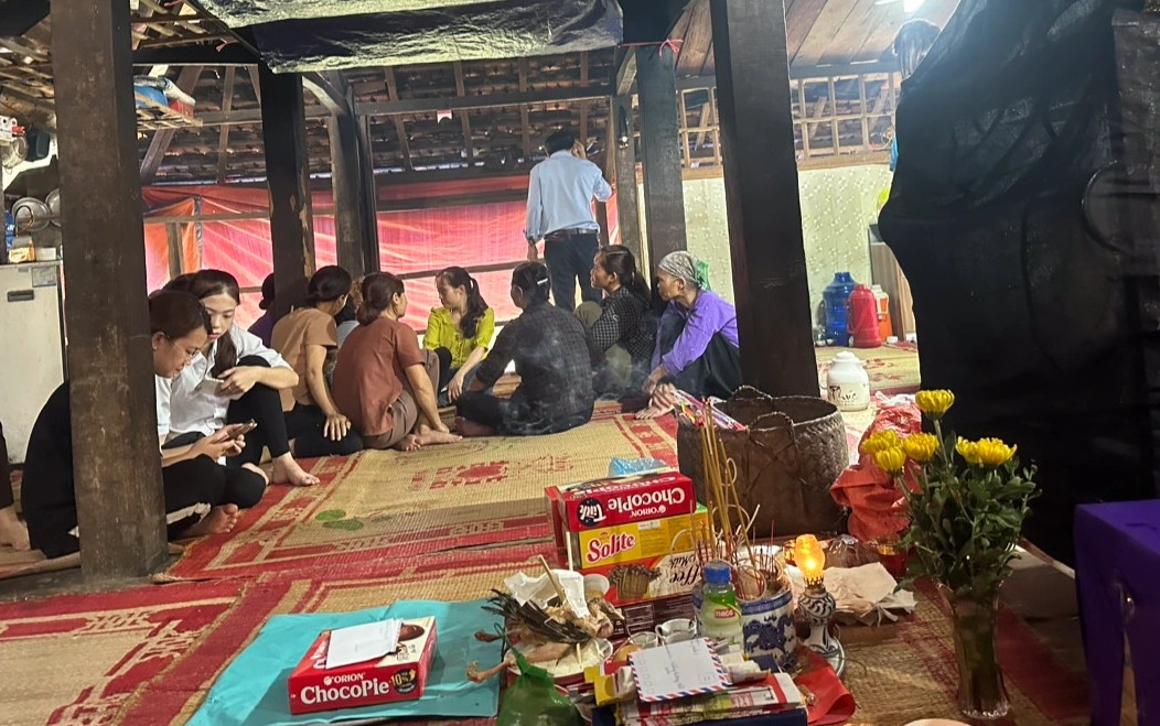 Vợ chưa lành vết mổ đã vội xuất viện về chịu tang chồng gặp nạn trong đám cháy