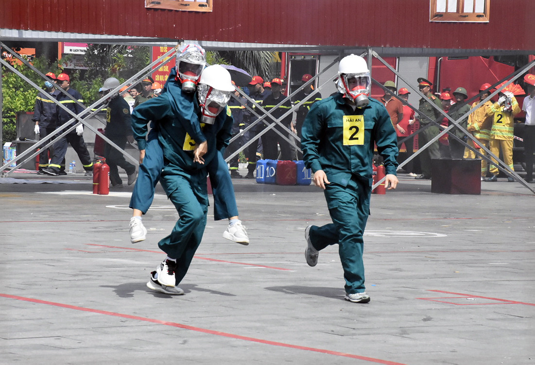 160 vận động viên tranh tài tại hội thi nghiệp vụ an toàn phòng cháy chữa cháy