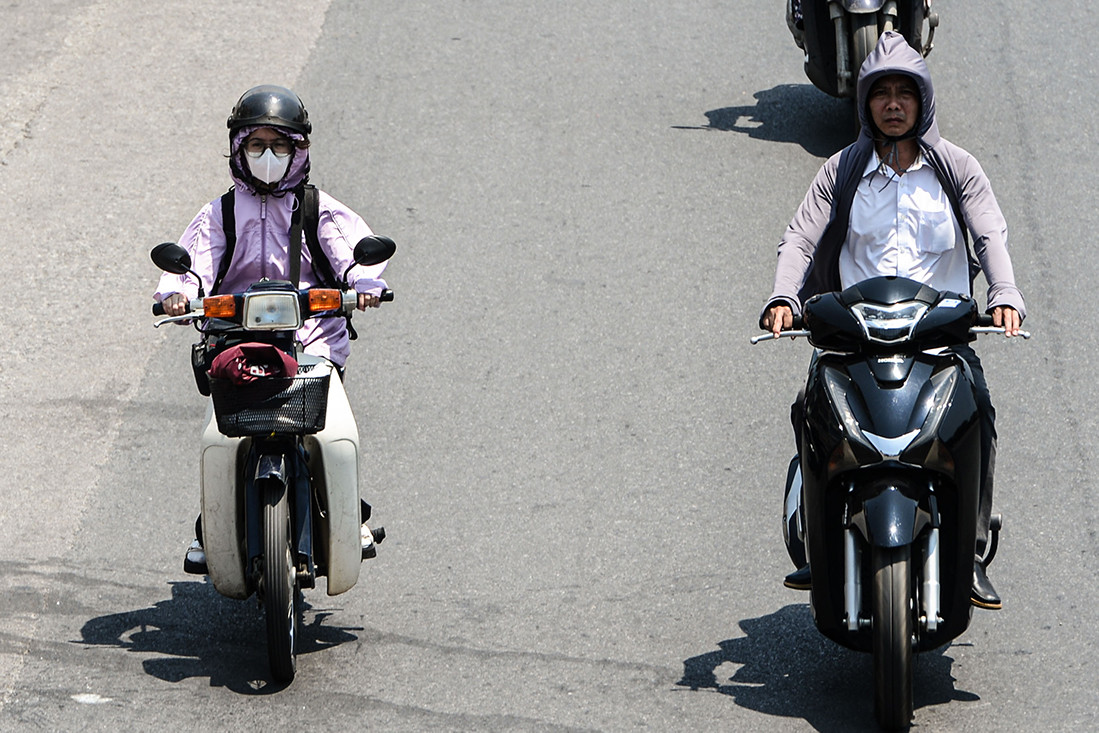 Từ Bắc vào Nam nhiều nơi oi nóng, đề phòng dông lốc lúc chiều tối và đêm