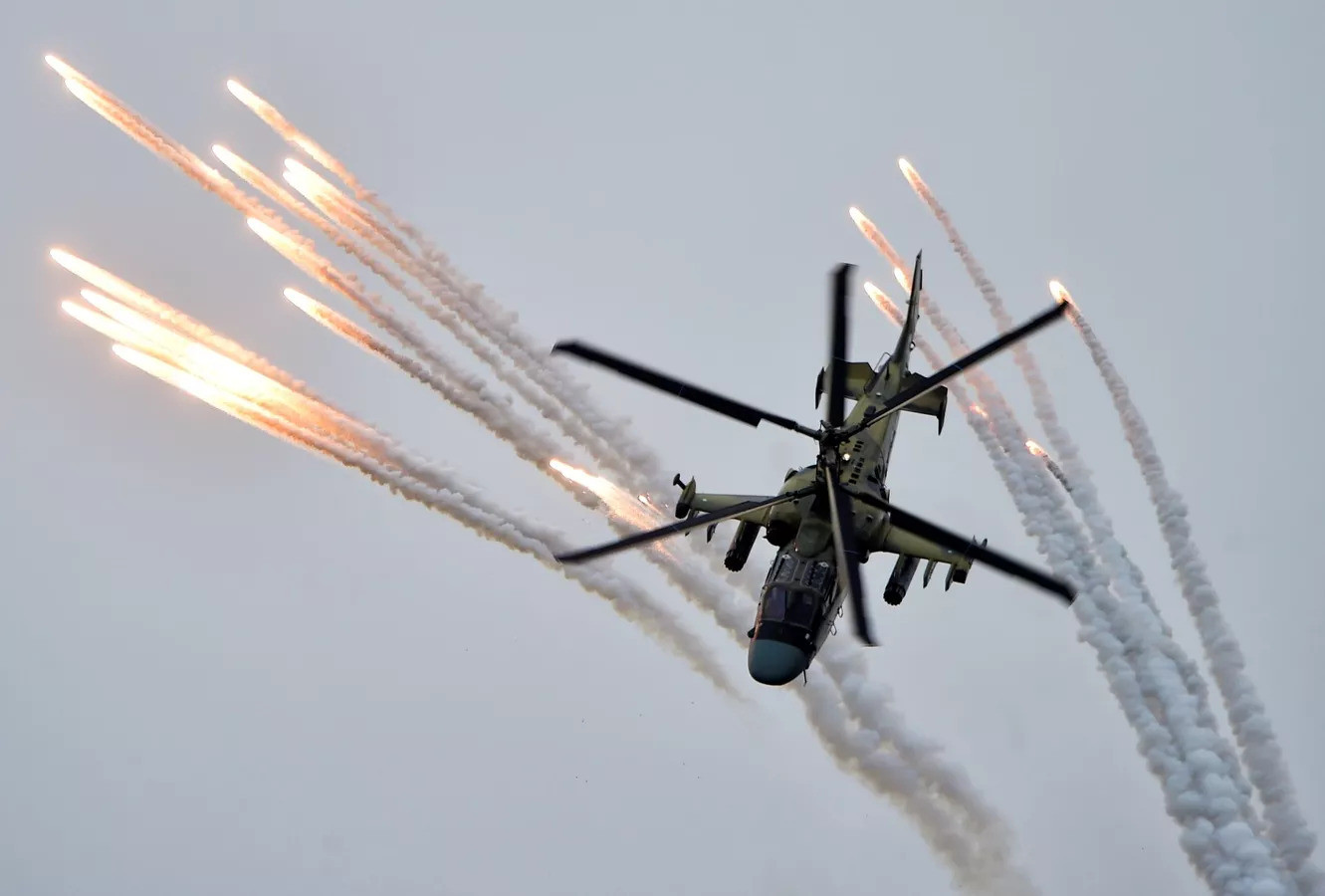 Khoảnh khắc trực thăng Ka-52 Nga càn quét mục tiêu ở Ukraine