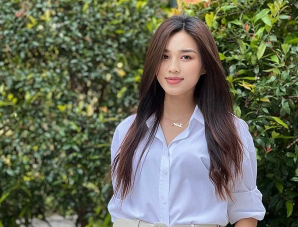 Kiểu áo trắng ngày hè vừa giải nhiệt vừa điệu đà