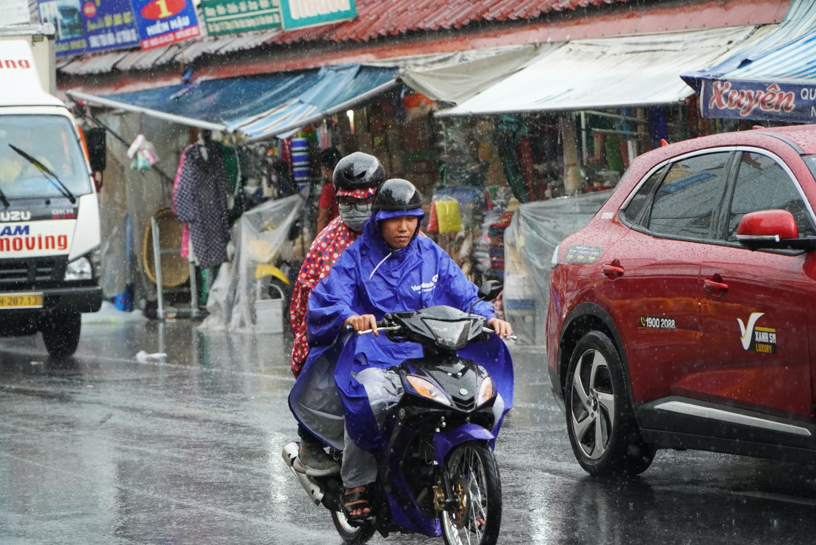 Dự báo thời tiết TP.HCM 31/5: Trưa nắng nhẹ, chiều có mưa rào và dông