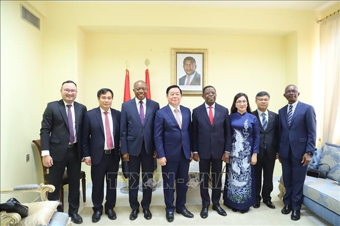 Trưởng ban Tuyên giáo Trung ương thăm, làm việc tại Angola