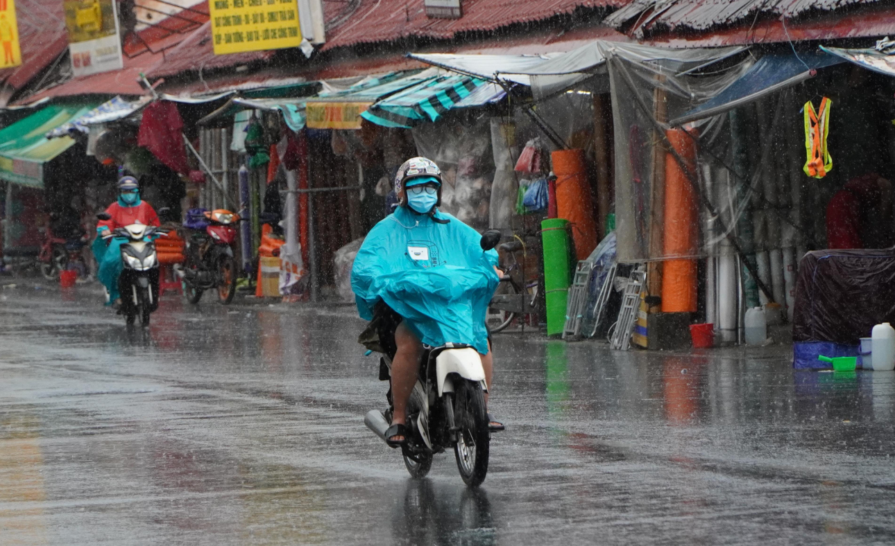 Dự báo thời tiết TP.HCM 1/6: Chiều tối có mưa rào và dông