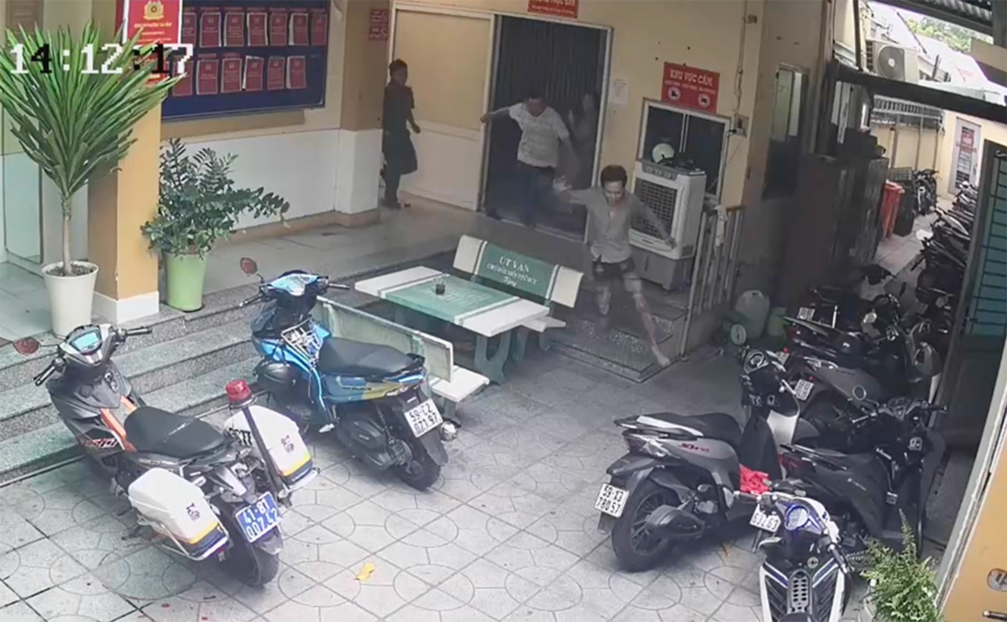 Nghi phạm xin đi vệ sinh để tháo chạy khỏi trụ sở công an