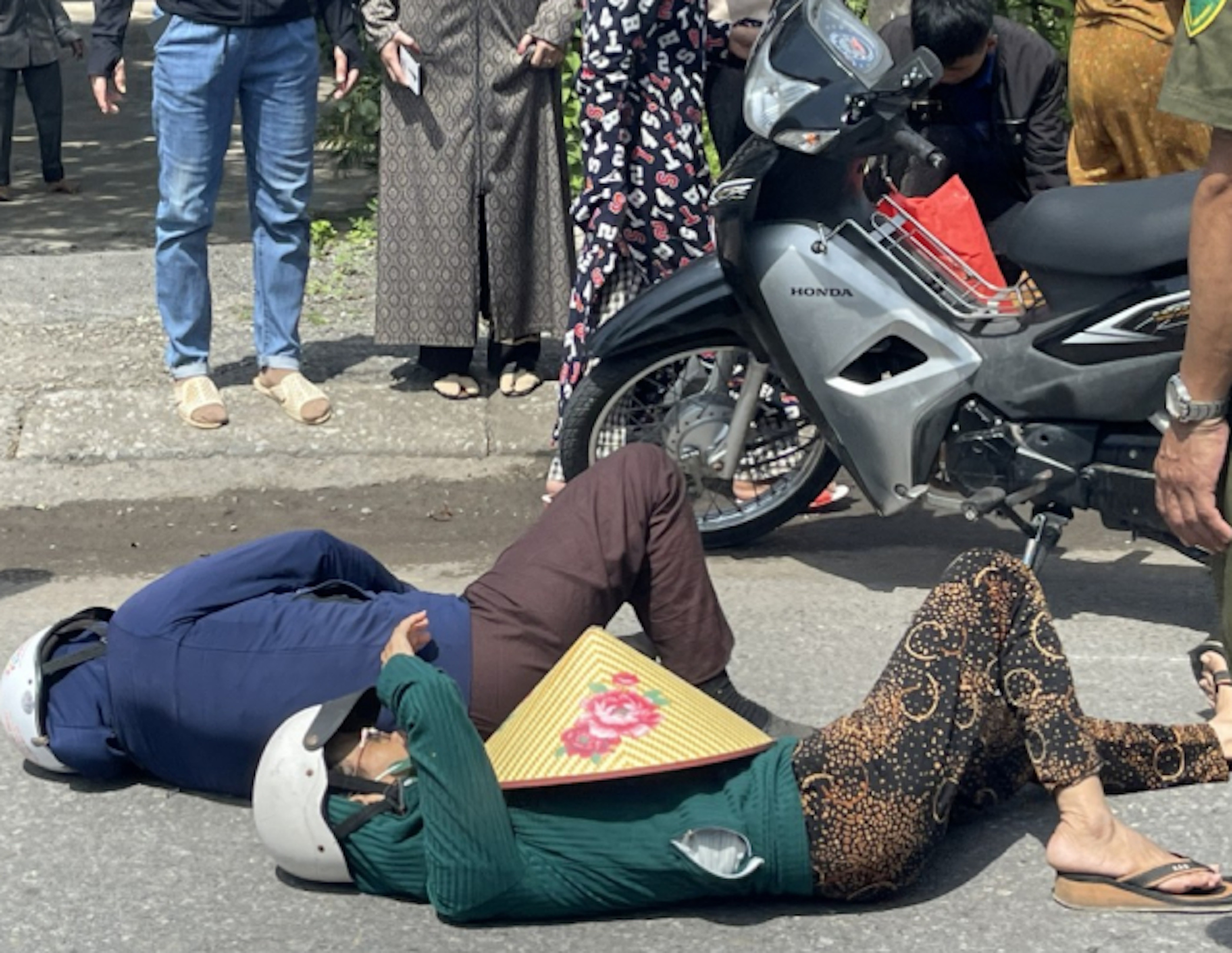 Thêm 2 người bị sốc nhiệt khi bộ hành theo ông Thích Minh Tuệ