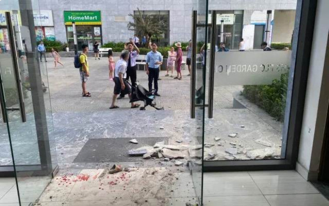 Bé trai 2 tuổi bị gạch rơi trúng đầu ở toà chung cư FLC Garden Hà Nội