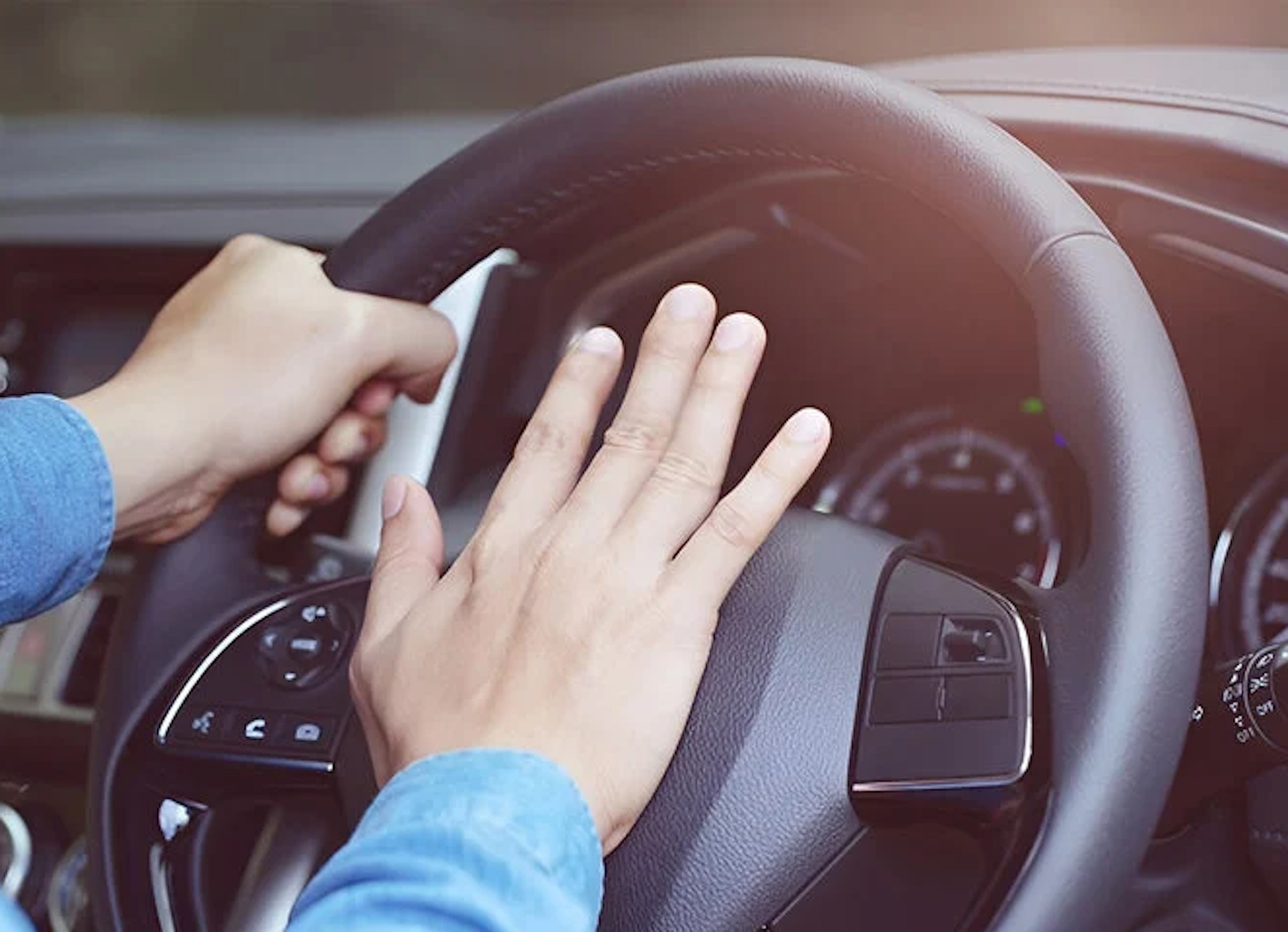 Bấm còi sai cách bị phạt bao nhiêu tiền? 