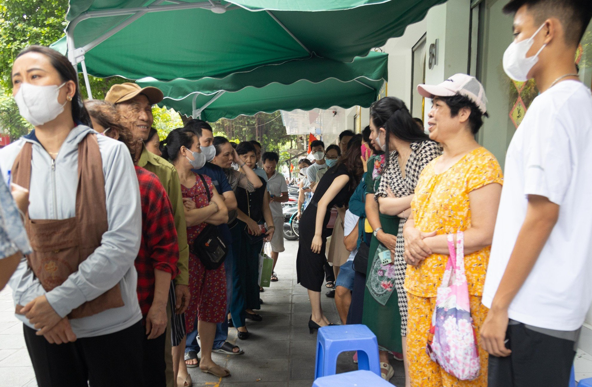 Ngân hàng sẽ khắc phục dần tình trạng dân gặp khó khi mua vàng