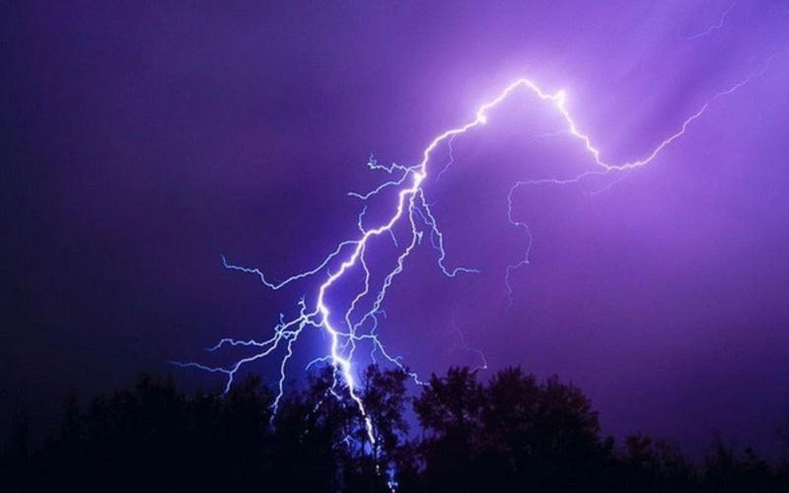 Làm sao đếm được số lần sét đánh?