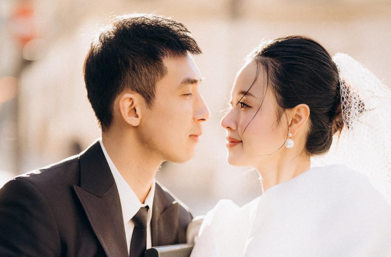 Midu khoe ảnh cưới với chồng thiếu gia