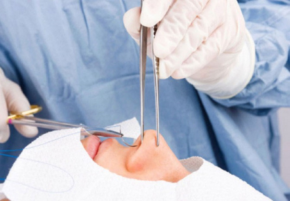 Điều tra vụ người phụ nữ tử vong sau khi sửa mũi tại thẩm mỹ viện ở TP.HCM