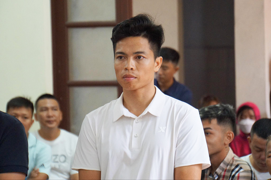 Lái ô tô đâm xe máy để giải quyết mâu thuẫn, giám đốc lĩnh 9 tháng tù