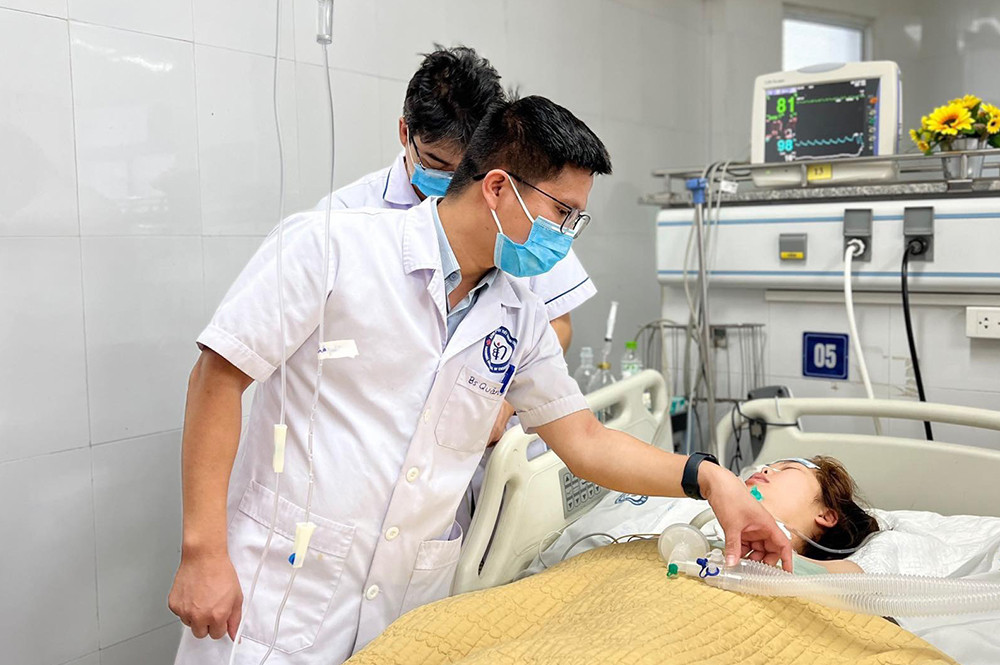 Nữ bác sĩ đột quỵ giữa đêm đã cai máy thở, sắp xuất viện