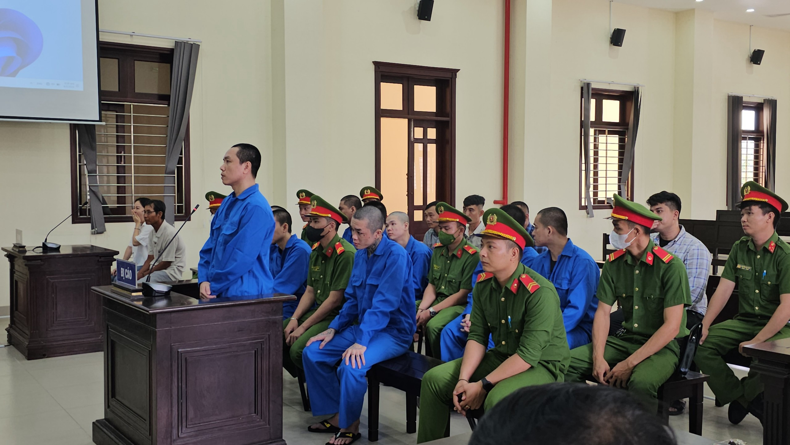 Vụ nổ súng trong tiệc sinh nhật ở Long An: Tòa tuyên 4 án chung thân