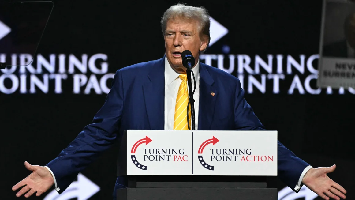 Ông Trump muốn áp thêm thuế với Trung Quốc vì vấn đề nhập cư