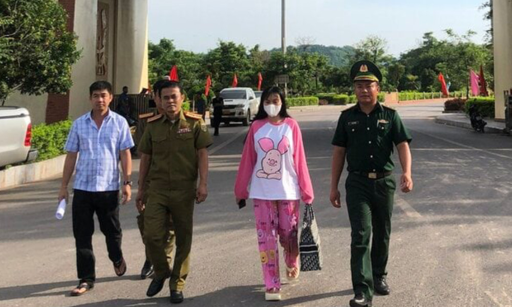 Cô gái trẻ bị bạn lừa sang Lào, ép bán dâm đến mang thai