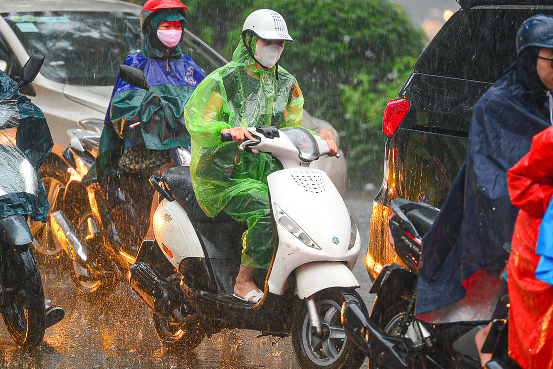 Dự báo thời tiết ngày mai 9/6: Bắc Bộ và Nam Bộ hứng mưa dông lớn