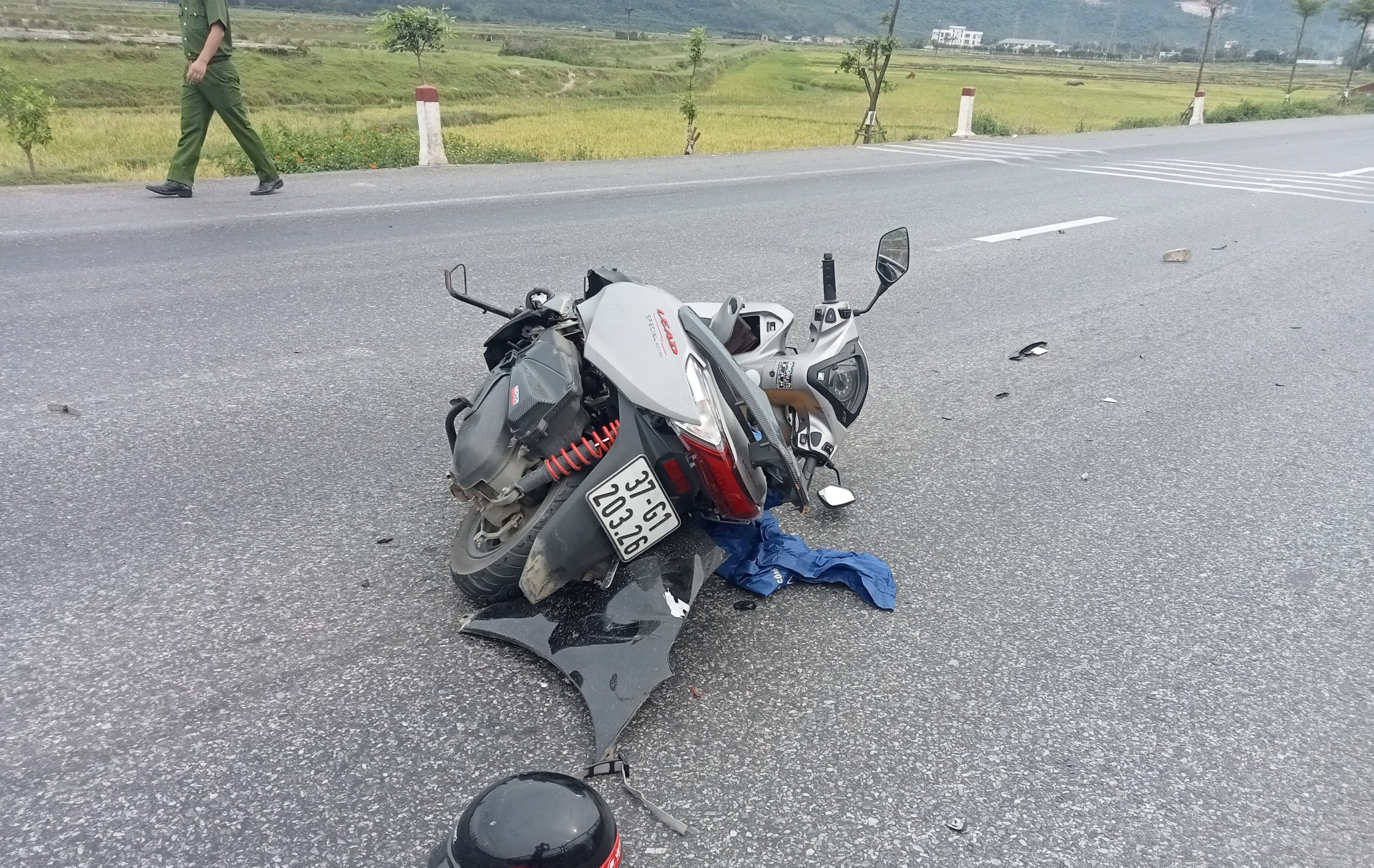 Hà Tĩnh: Xe máy chở 4 va chạm ô tô con, 1 người chết