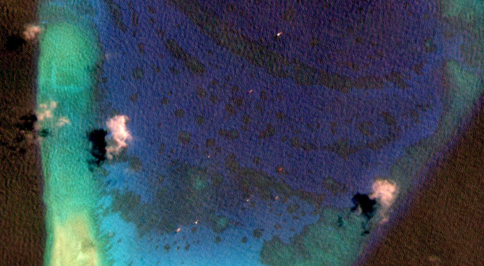 Philippines: 30 tàu Trung Quốc xuất hiện ở đá Khúc Giác 