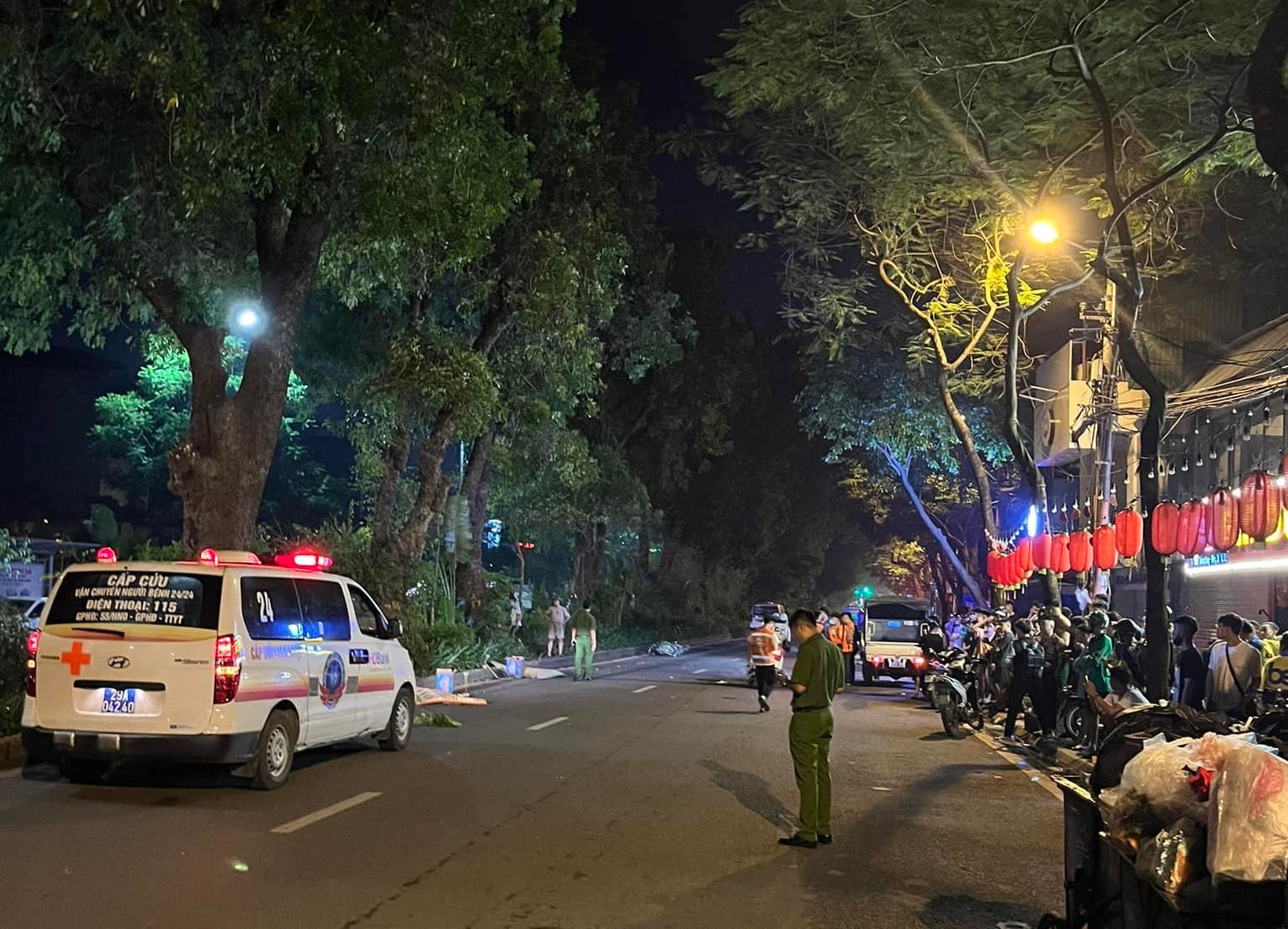 Điều tra nguyên nhân 3 thanh niên thiệt mạng sau tai nạn giao thông ở Hà Nội