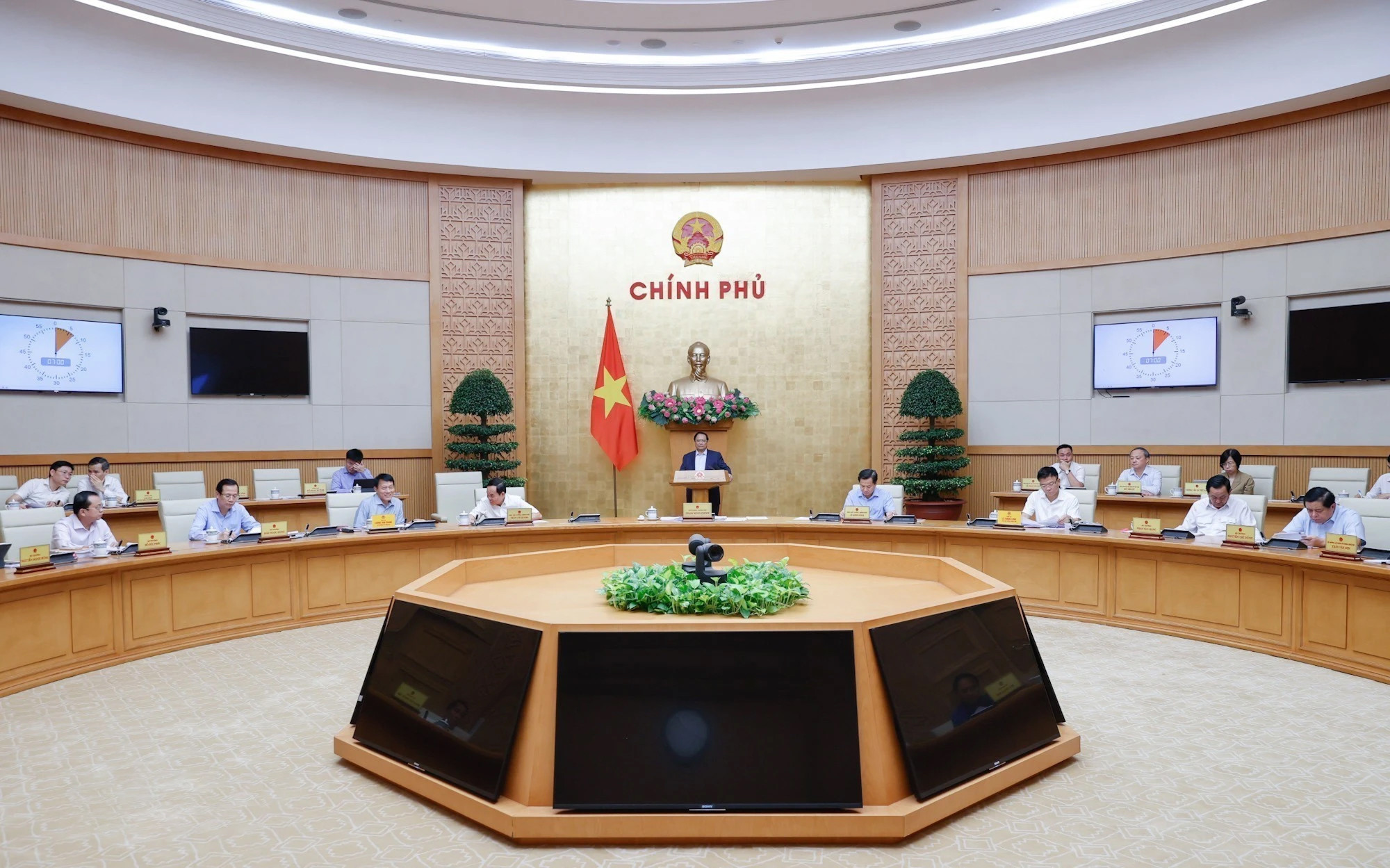 Thủ tướng phân công nhiệm vụ các Phó Thủ tướng