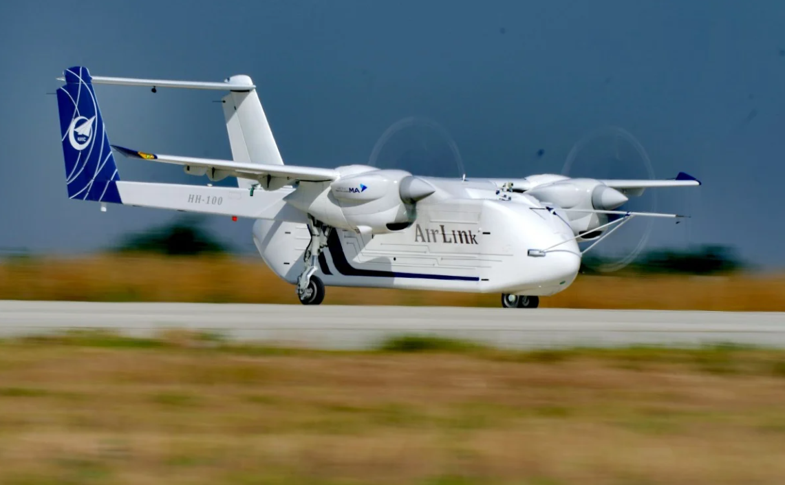 Trung Quốc lần đầu bay thử máy bay chở hàng không người lái