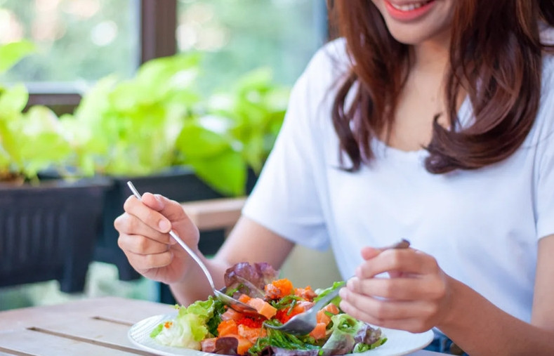 5 thói quen ngay sau bữa ăn âm thầm hủy hoại cơ thể bạn